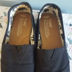 TOMS brand shoes womens size 6.5